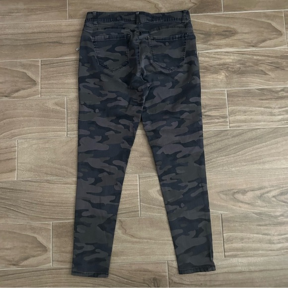 Democracy “Ab” Technology Pants | Size 10 - Picture 2 of 7